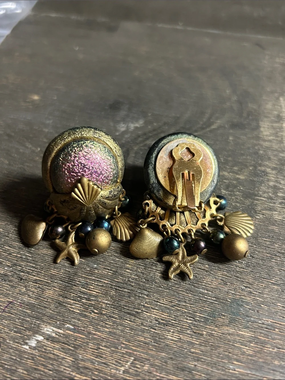N/A elegant gold